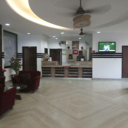 Hotel Vindhwashni Халдвані Екстер'єр фото