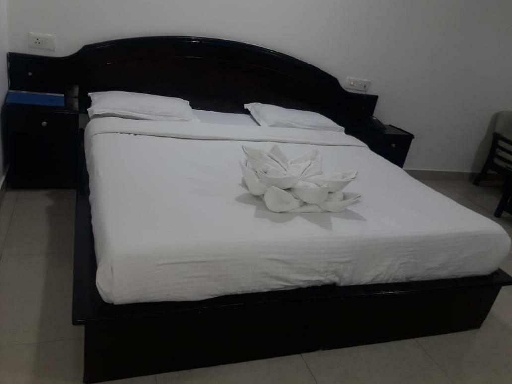 Hotel Vindhwashni Халдвані Екстер'єр фото